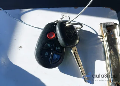 2011 Toyota Sienna Xle V6 z USA, uszkodzony, nr VIN 5TDYK3DC7BS160928